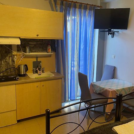 Pislis Rooms 卡梅纳维洛拉 外观 照片