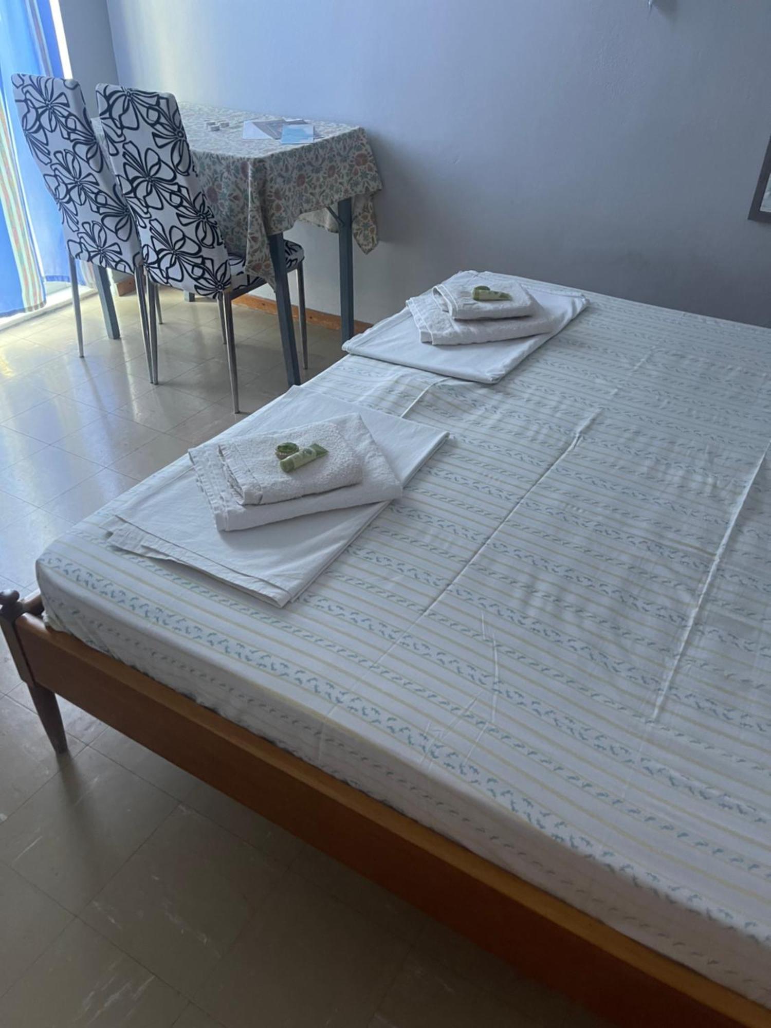 Pislis Rooms 卡梅纳维洛拉 外观 照片