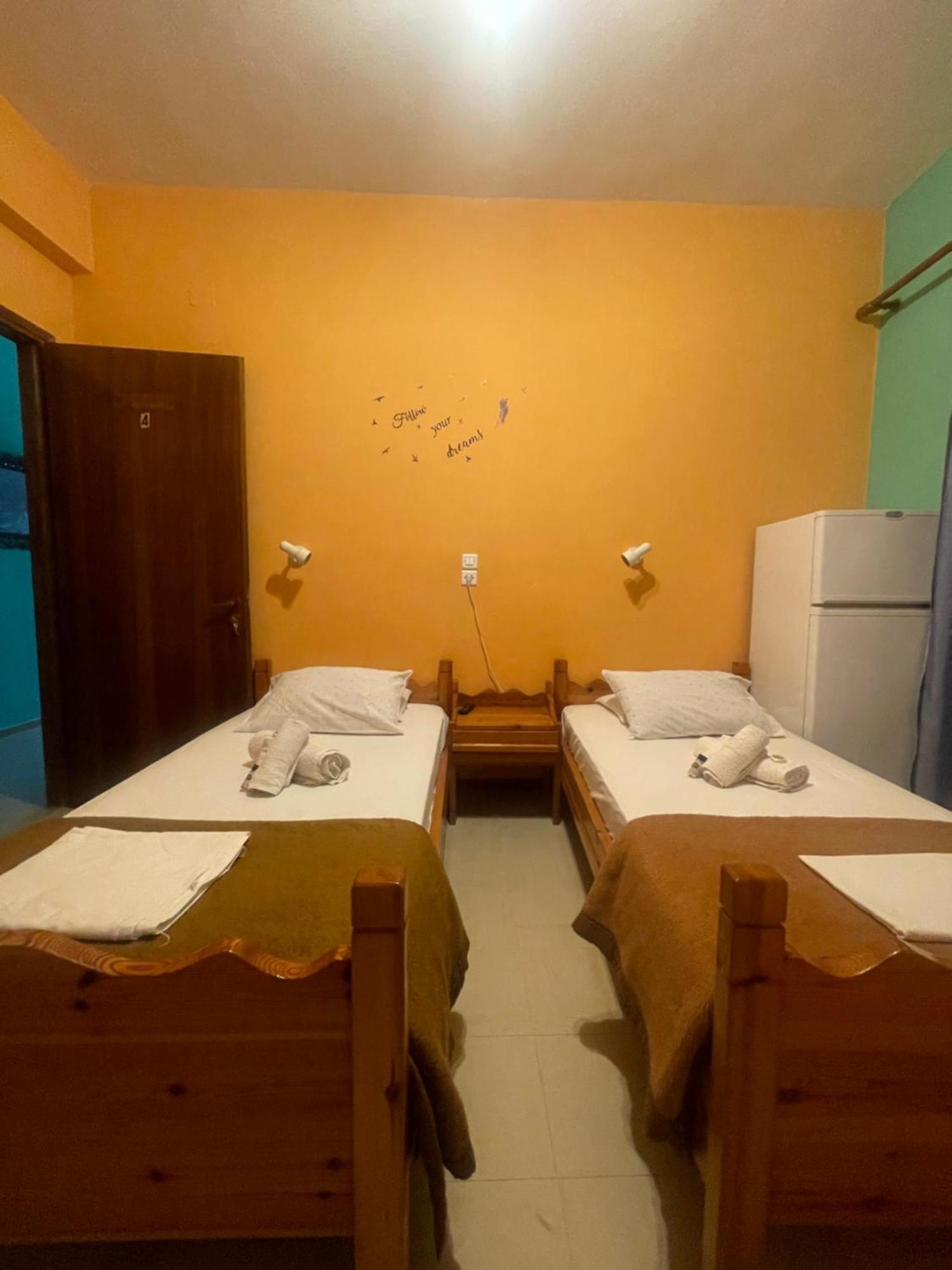 Pislis Rooms 卡梅纳维洛拉 外观 照片