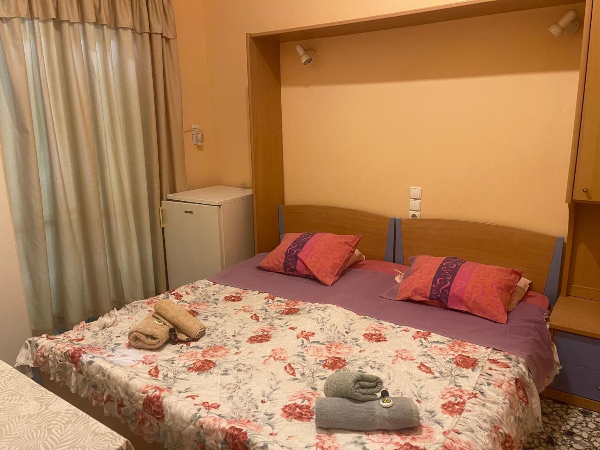 Pislis Rooms 卡梅纳维洛拉 外观 照片